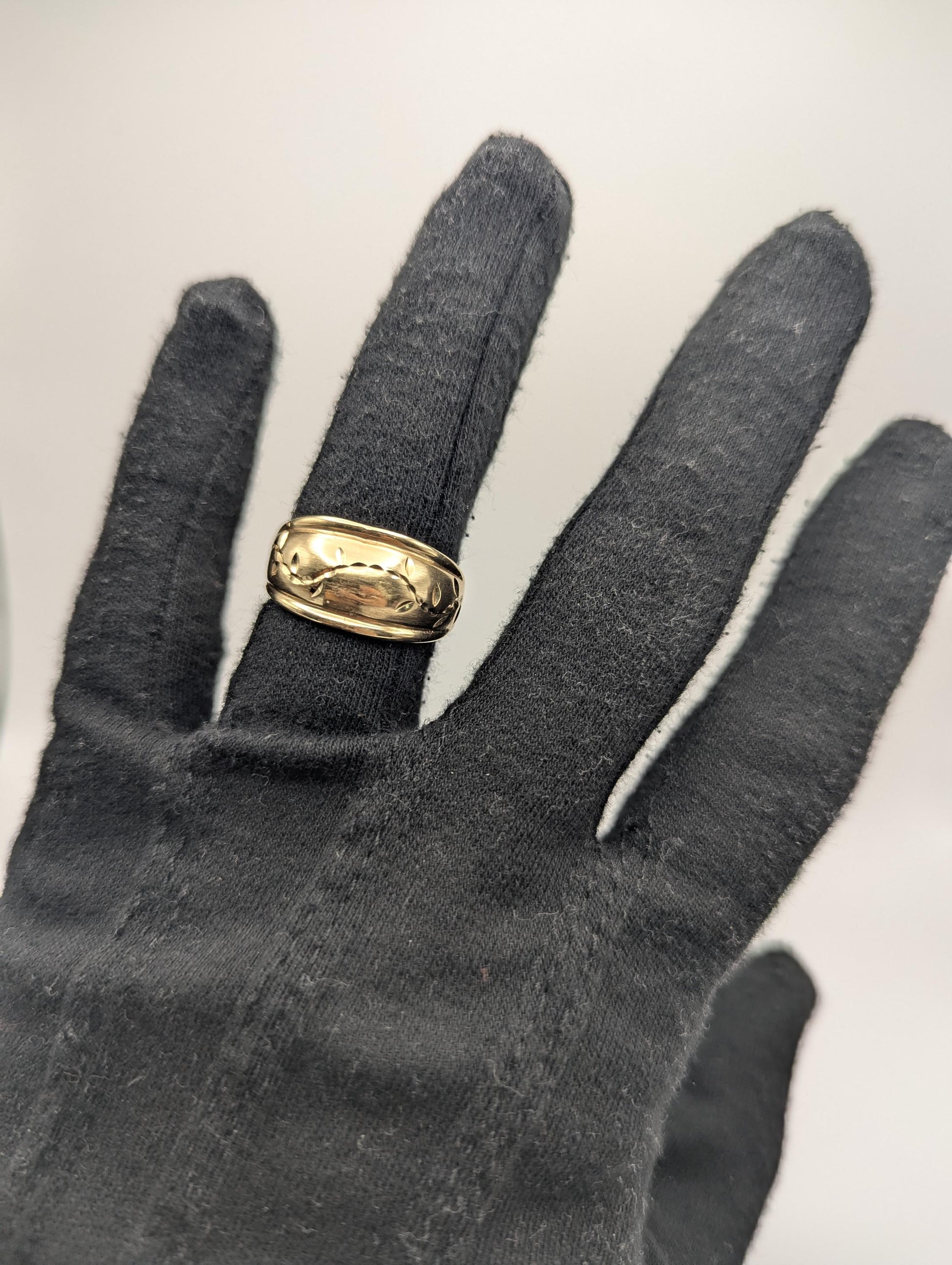 10k Gold Dome Style Vine Wedding Anniversary Wide Band Cocktail ring