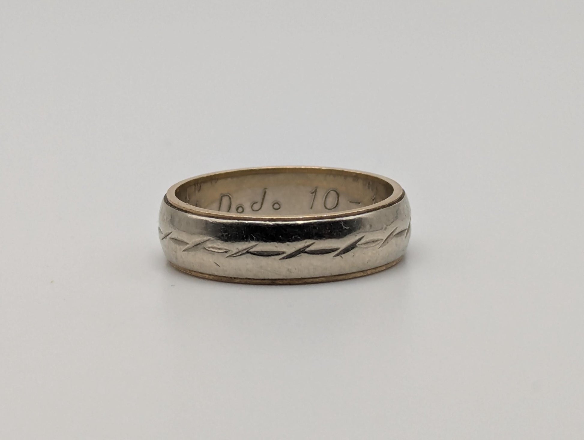 14k Heavy 5.1 gr Two-Tone Gold Barbwire Design Wedding Cigar Band Anniversary Ring