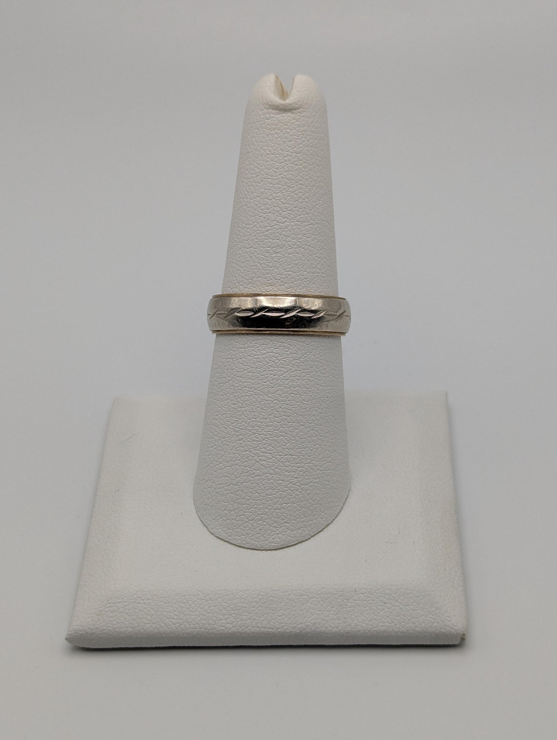 14k Heavy 5.1 gr Two-Tone Gold Barbwire Design Wedding Cigar Band Anniversary Ring