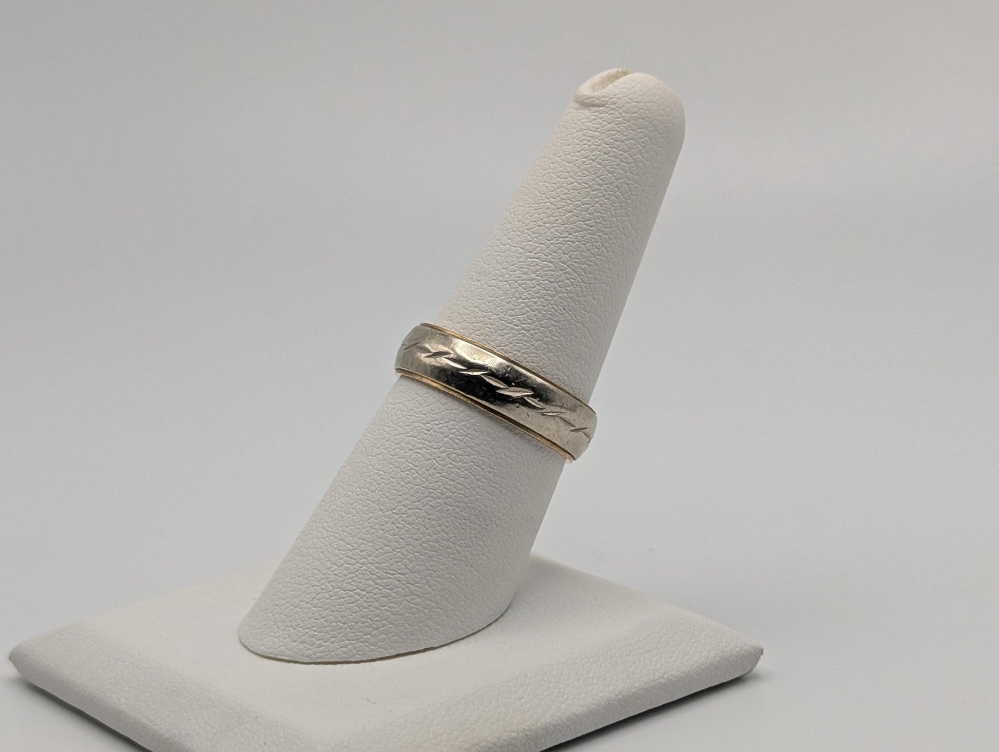 14k Heavy 5.1 gr Two-Tone Gold Barbwire Design Wedding Cigar Band Anniversary Ring