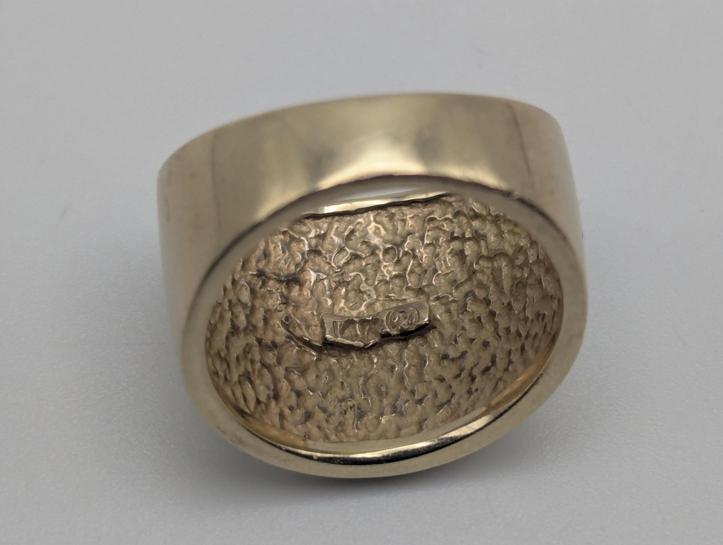 14k Yellow Gold HEAVY 8gr Dome Style Cocktail Ring. Solid Gold Dome Band.