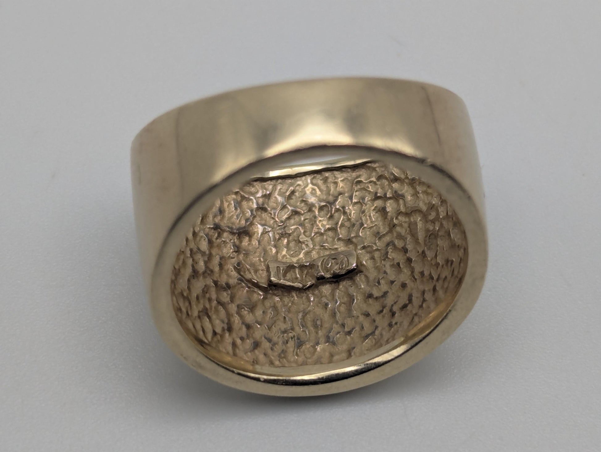 14k Yellow Gold HEAVY 8gr Dome Style Cocktail Ring. Solid Gold Dome Band.