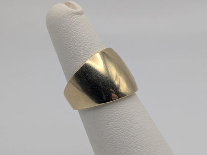 14k Yellow Gold HEAVY 8gr Dome Style Cocktail Ring. Solid Gold Dome Band.