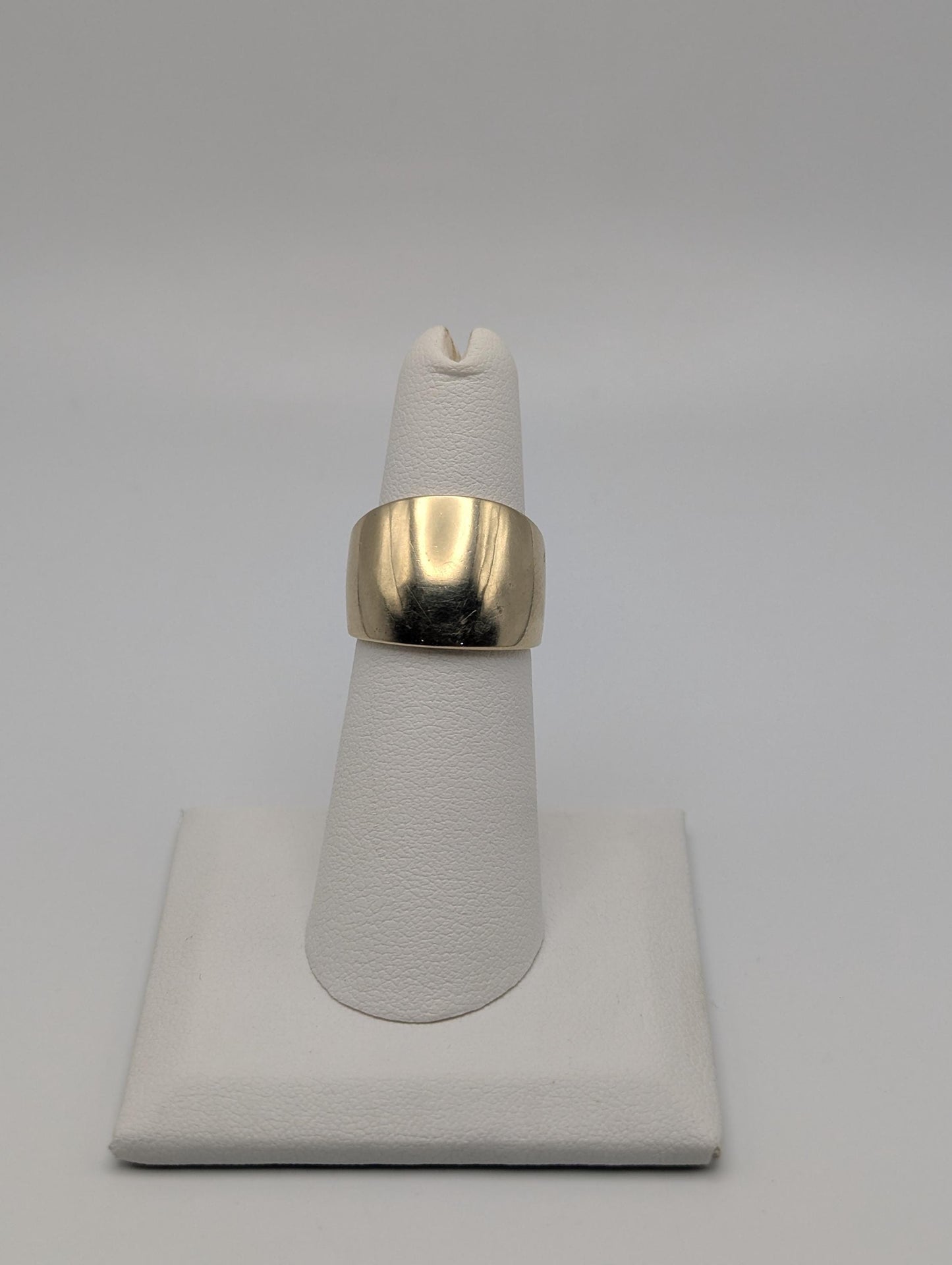 14k Yellow Gold HEAVY 8gr Dome Style Cocktail Ring. Solid Gold Dome Band.