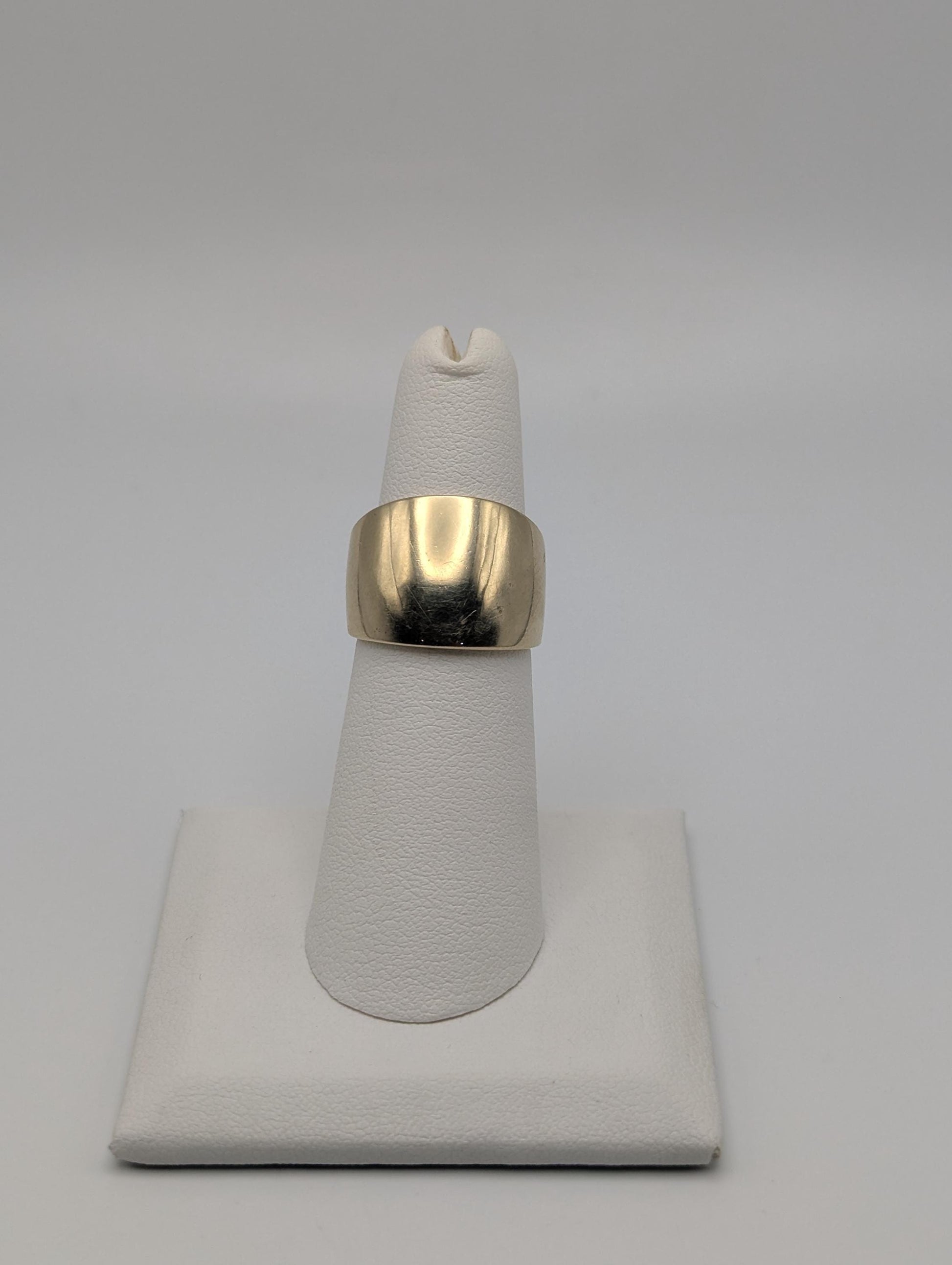 14k Yellow Gold HEAVY 8gr Dome Style Cocktail Ring. Solid Gold Dome Band.