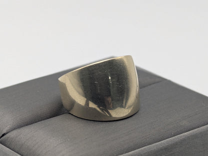 14k Yellow Gold HEAVY 8gr Dome Style Cocktail Ring. Solid Gold Dome Band.