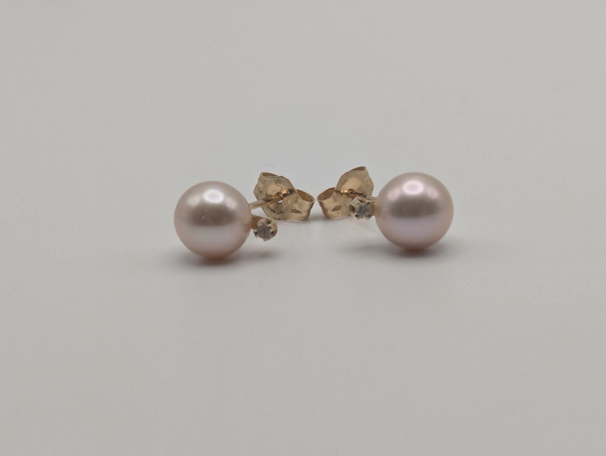 14k Yellow Gold Fresh Water Pearl Diamond Stud Earrings. White Pearl Diamond Studs 6.4mm.