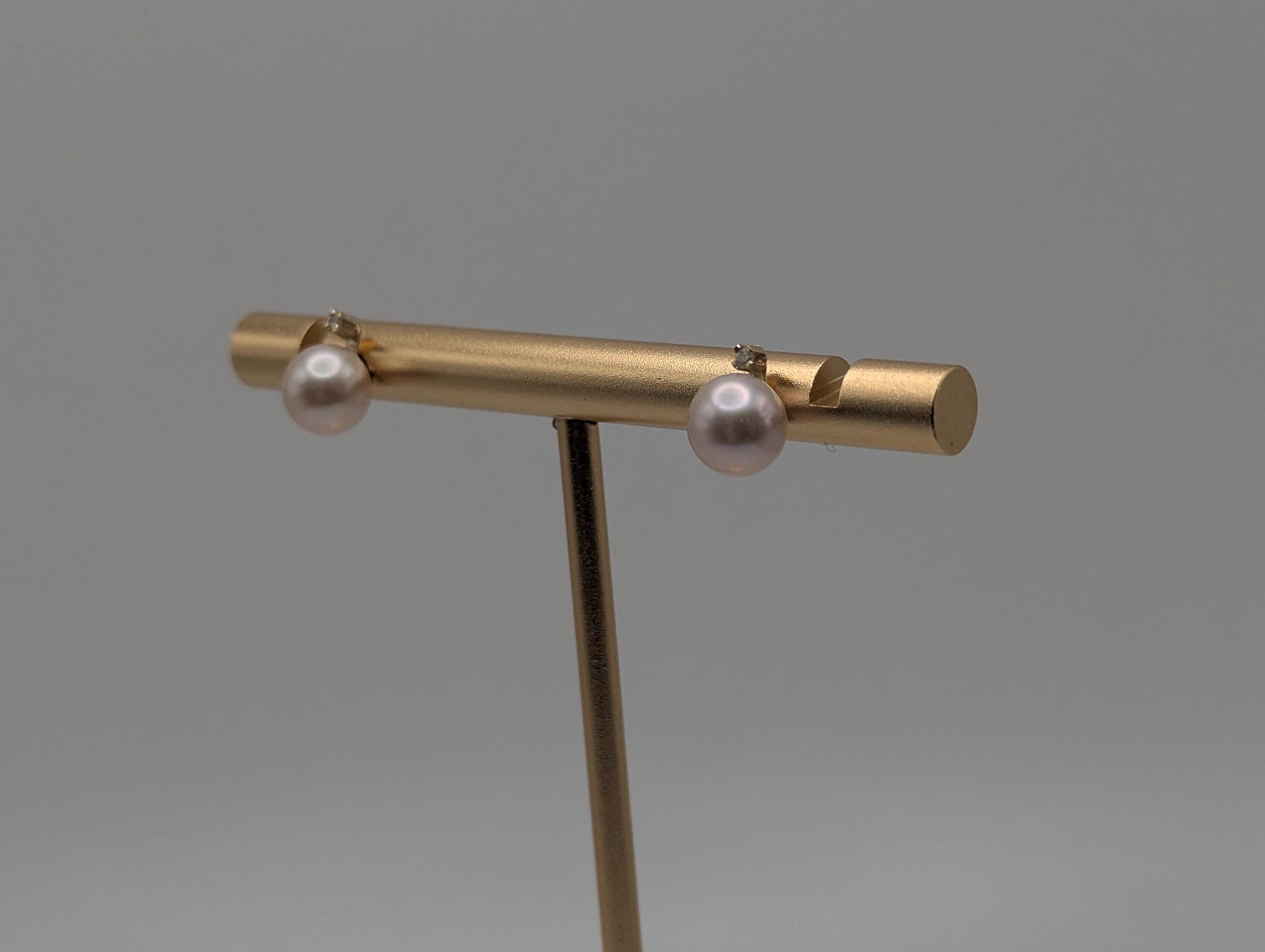 14k Yellow Gold Fresh Water Pearl Diamond Stud Earrings. White Pearl Diamond Studs 6.4mm.