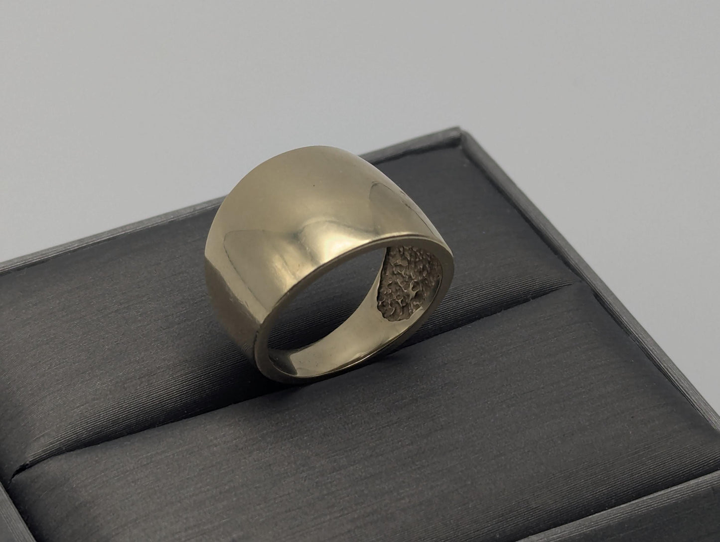 14k Yellow Gold HEAVY 8gr Dome Style Cocktail Ring. Solid Gold Dome Band.
