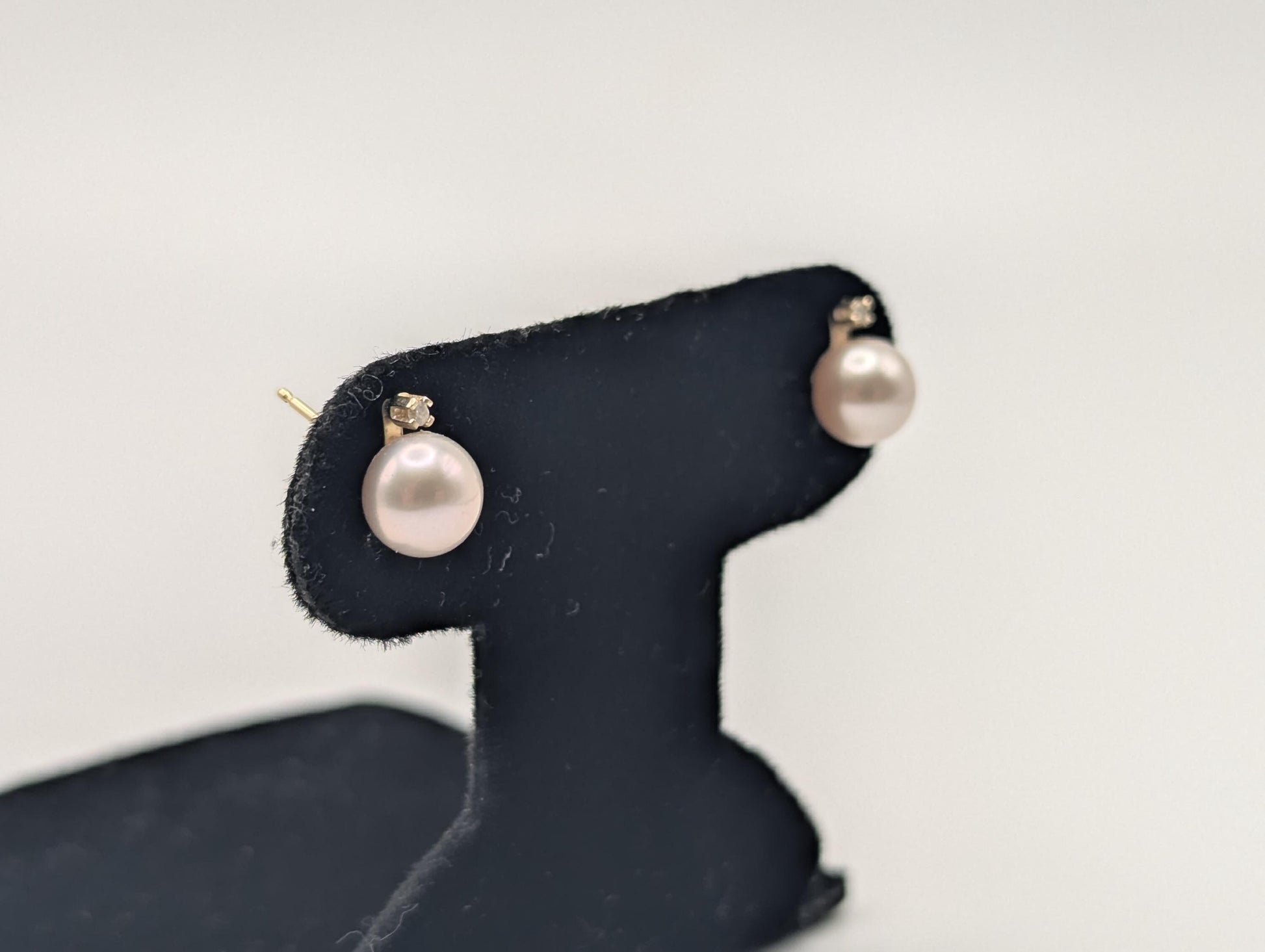14k Yellow Gold Fresh Water Pearl Diamond Stud Earrings. White Pearl Diamond Studs 6.4mm.