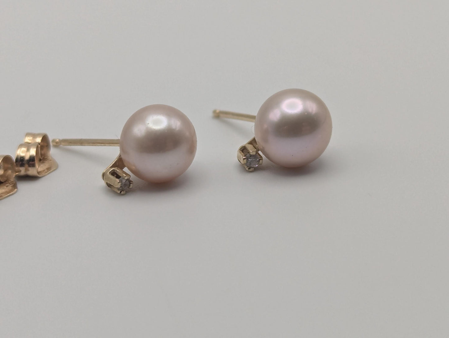 14k Yellow Gold Fresh Water Pearl Diamond Stud Earrings. White Pearl Diamond Studs 6.4mm.