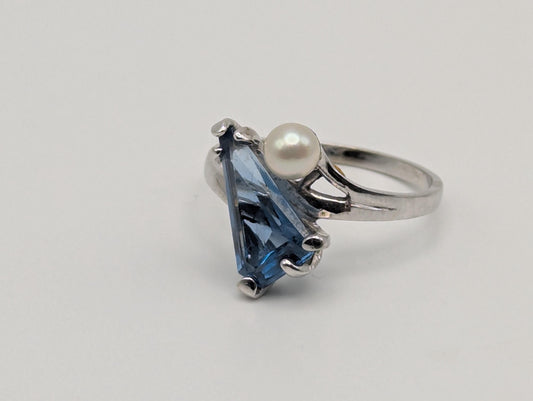 10k White Gold Blue Topaz Pearl Vintage Ring.Blue Pear-Cute Topaz Pearl Accent Band.
