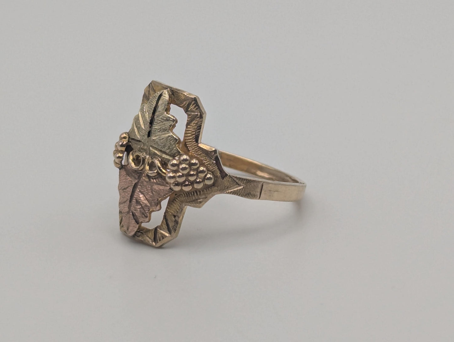 Black Hills Gold 10k Multi-tone Gold Vine Signet Ring BHG wedding band