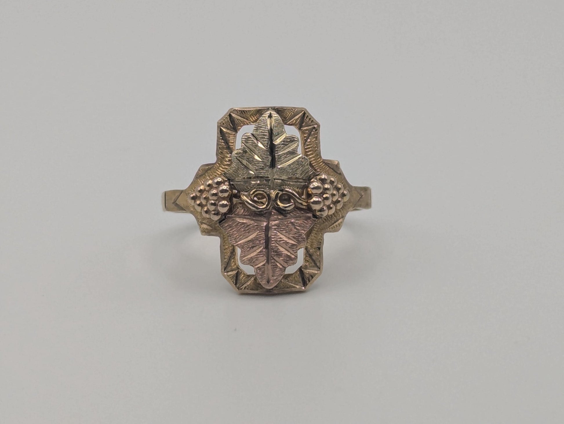 Black Hills Gold 10k Multi-tone Gold Vine Signet Ring BHG wedding band