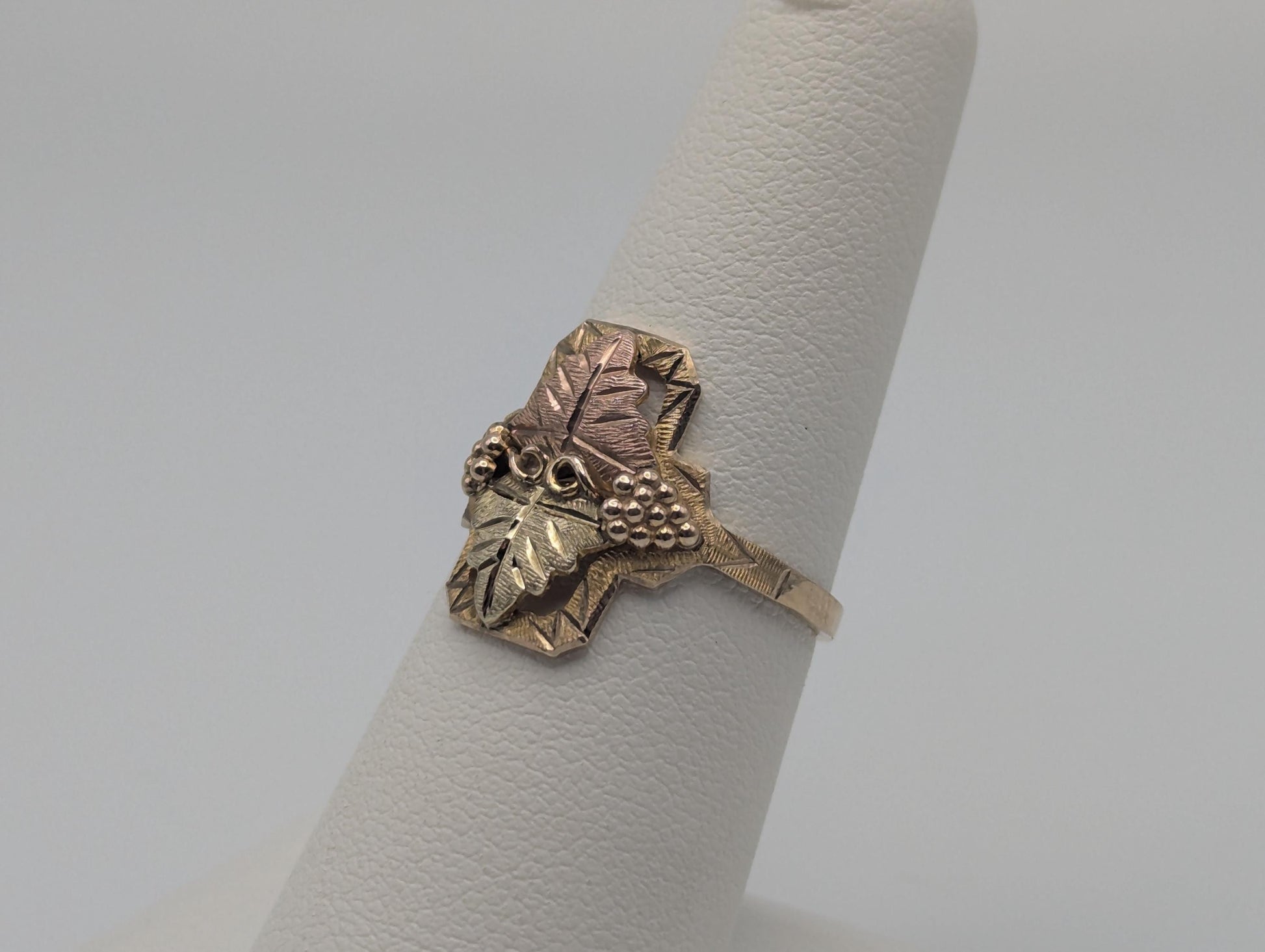 Black Hills Gold 10k Multi-tone Gold Vine Signet Ring BHG wedding band