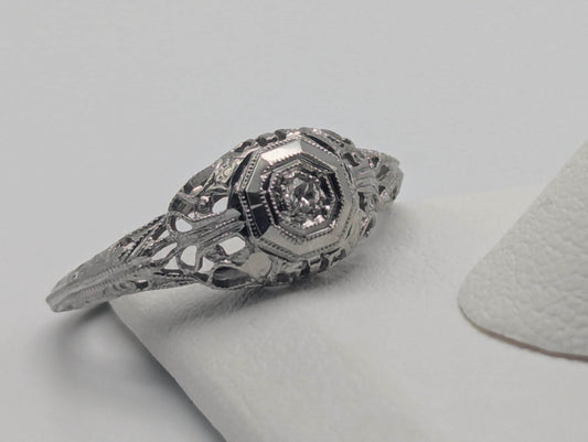 Vintage Art Deco 18K White Gold Filigree Diamond Wedding Engagement Ring