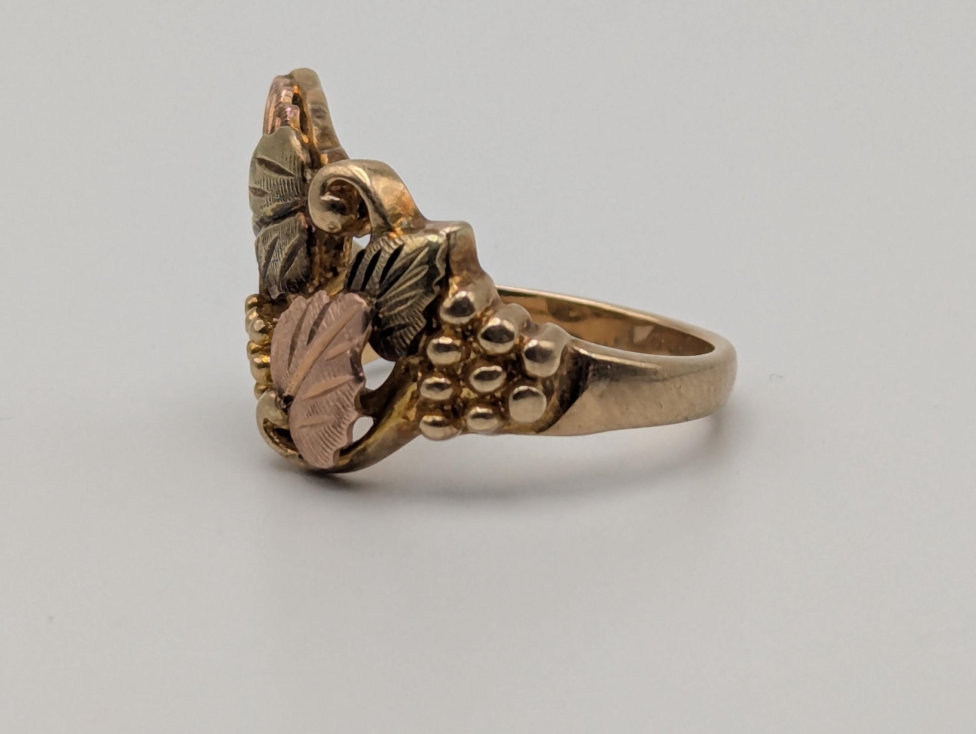 Vintage 10k 12k Black Hills Gold Leaf Multi-tone Gold Signet Statement Ring BHG