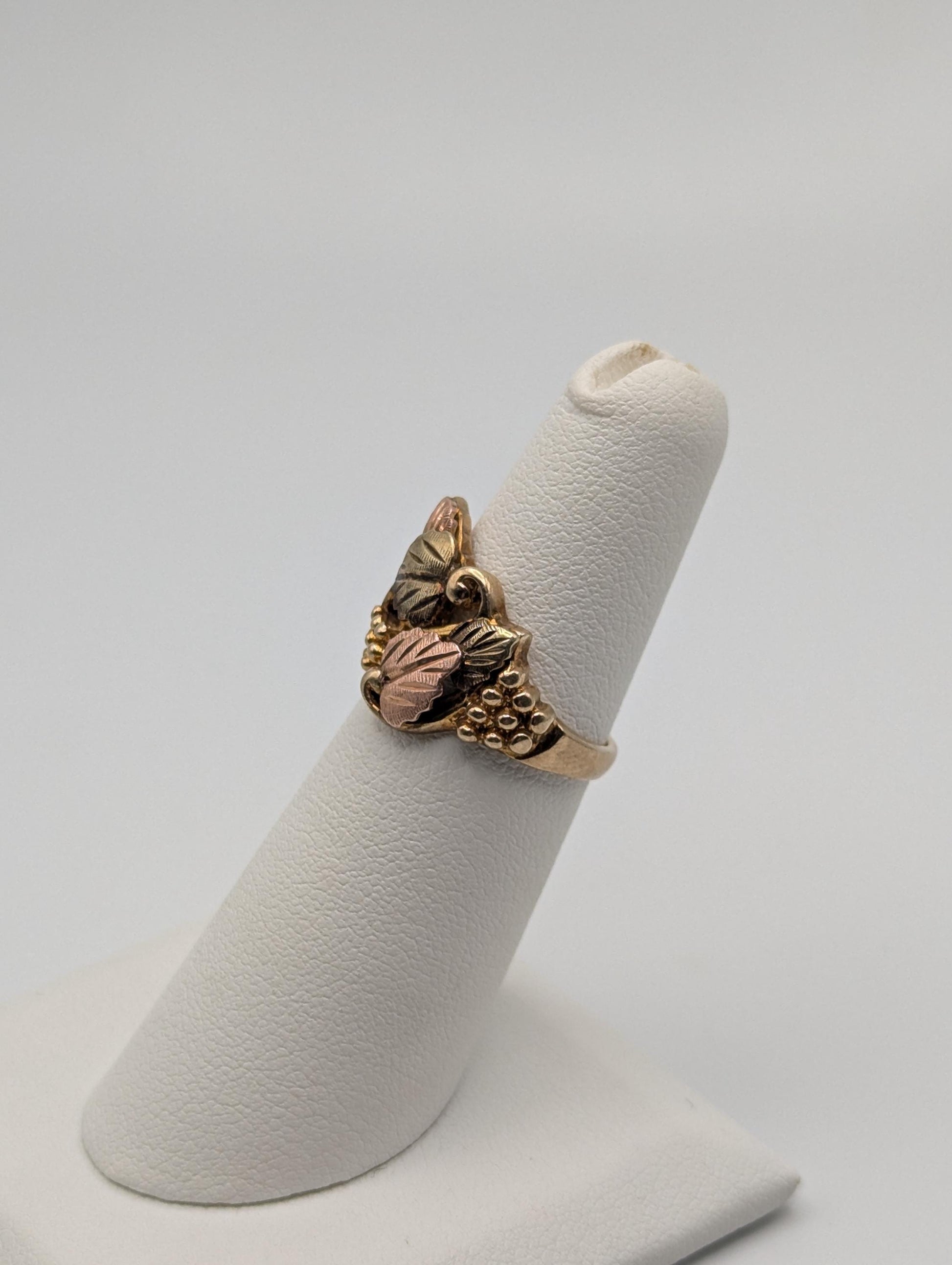 Vintage 10k 12k Black Hills Gold Leaf Multi-tone Gold Signet Statement Ring BHG