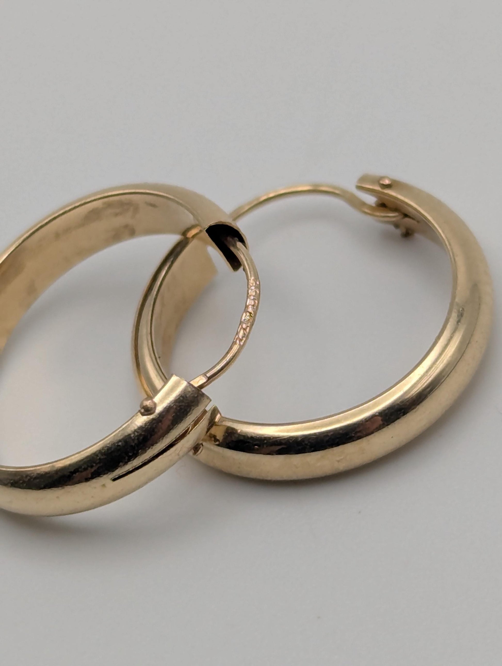 14k Yellow Gold Small Hoop Round Earrings Dainty Gold Hoops Hinged