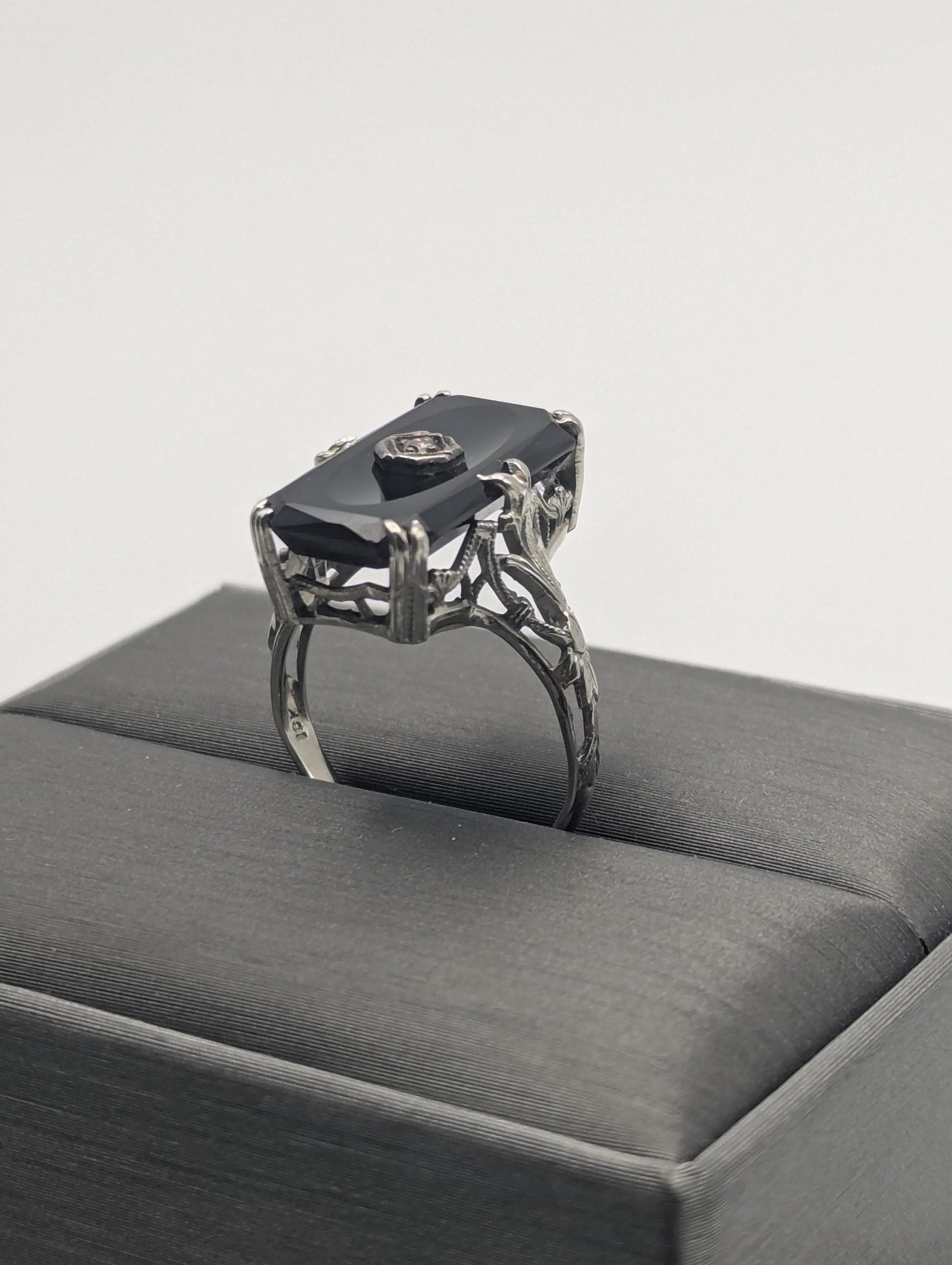 Vintage 18k White Gold Art Deco Black Onyx Ring Midnight Statement Ring