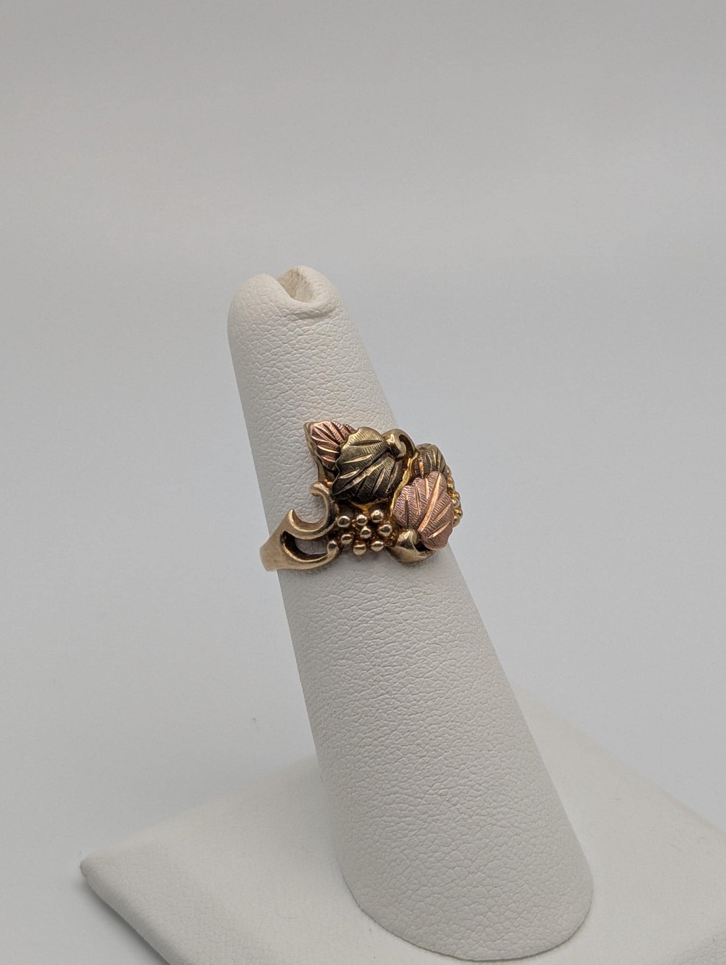 Vintage 10k 12k Black Hills Gold Leaf Multi-tone Gold Signet Statement Ring BHG