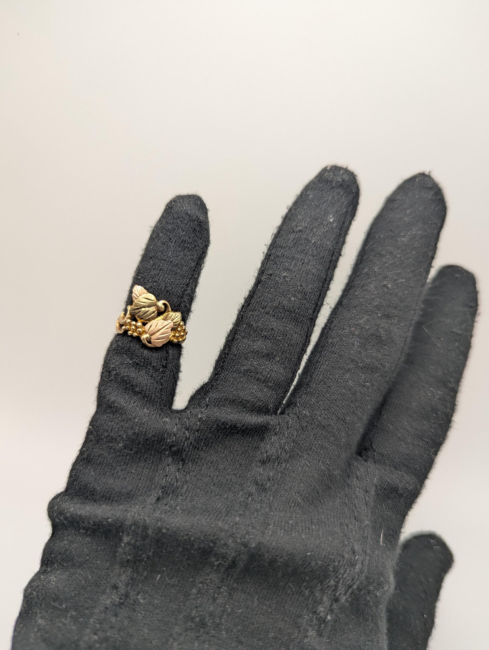 Vintage 10k 12k Black Hills Gold Leaf Multi-tone Gold Signet Statement Ring BHG