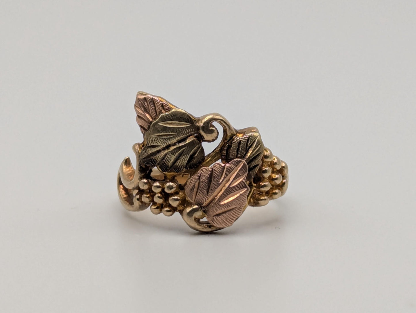 Vintage 10k 12k Black Hills Gold Leaf Multi-tone Gold Signet Statement Ring BHG