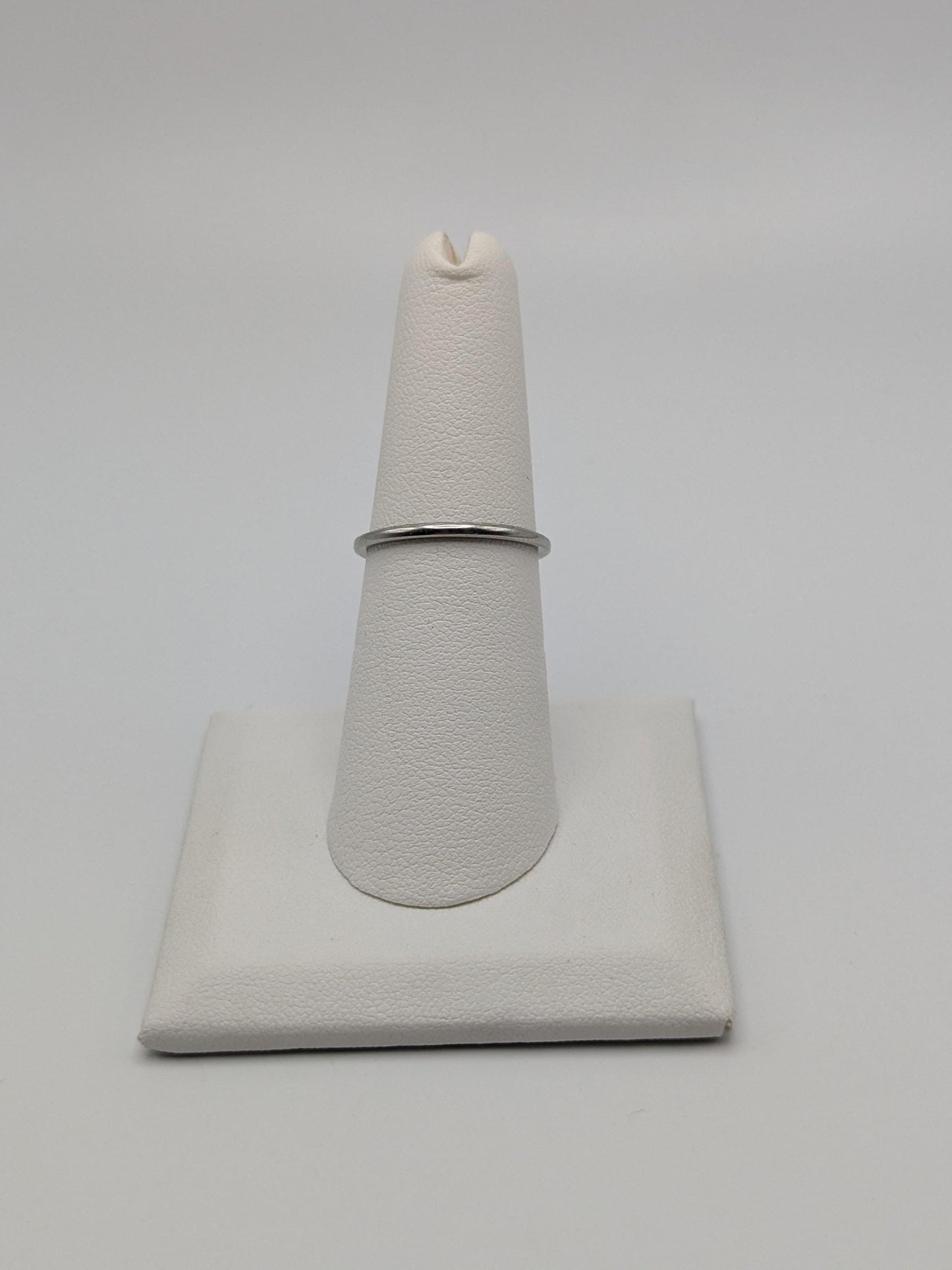 18k White Gold Etched Edge Wedding Ring Anniversary Ring