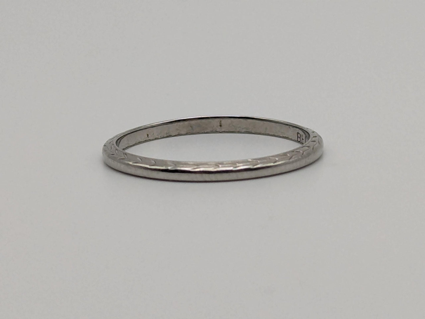 18k White Gold Etched Edge Wedding Ring Anniversary Ring