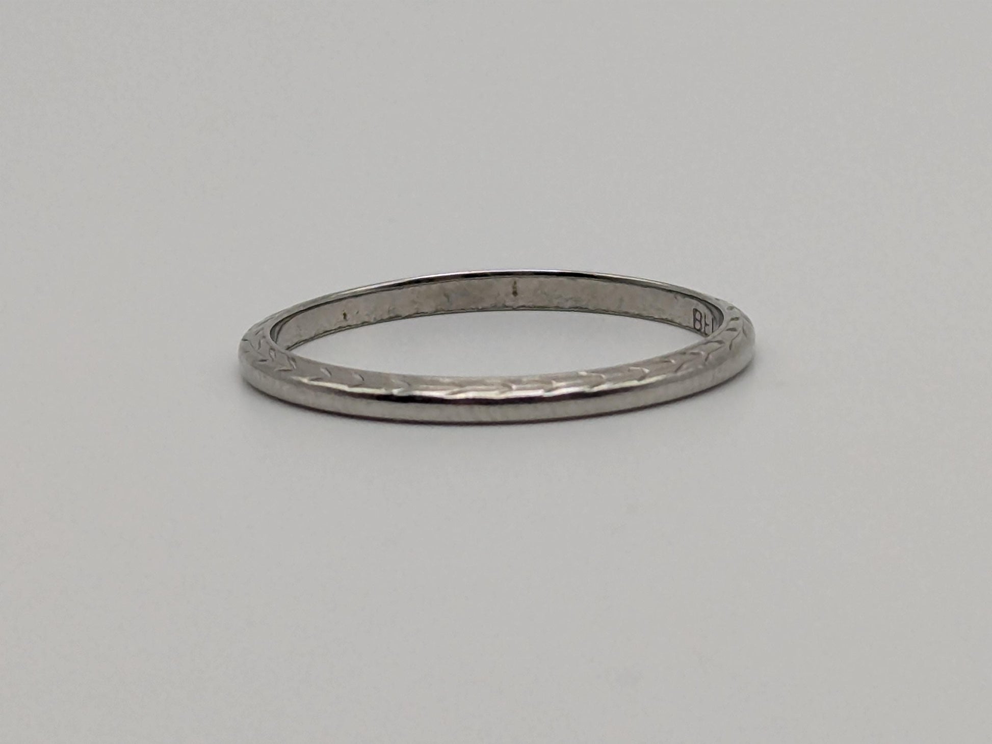 18k White Gold Etched Edge Wedding Ring Anniversary Ring