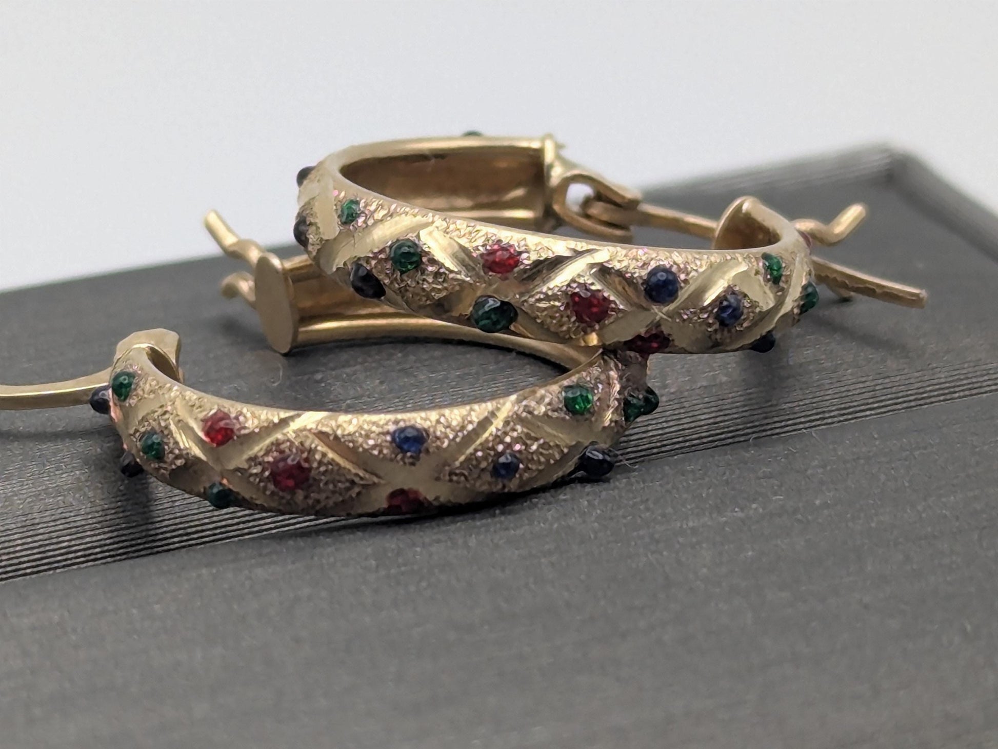 14k Vintage Yellow Gold Quilted Textured Multi-Gem Hoop Earrings Gold Hoops Hinged