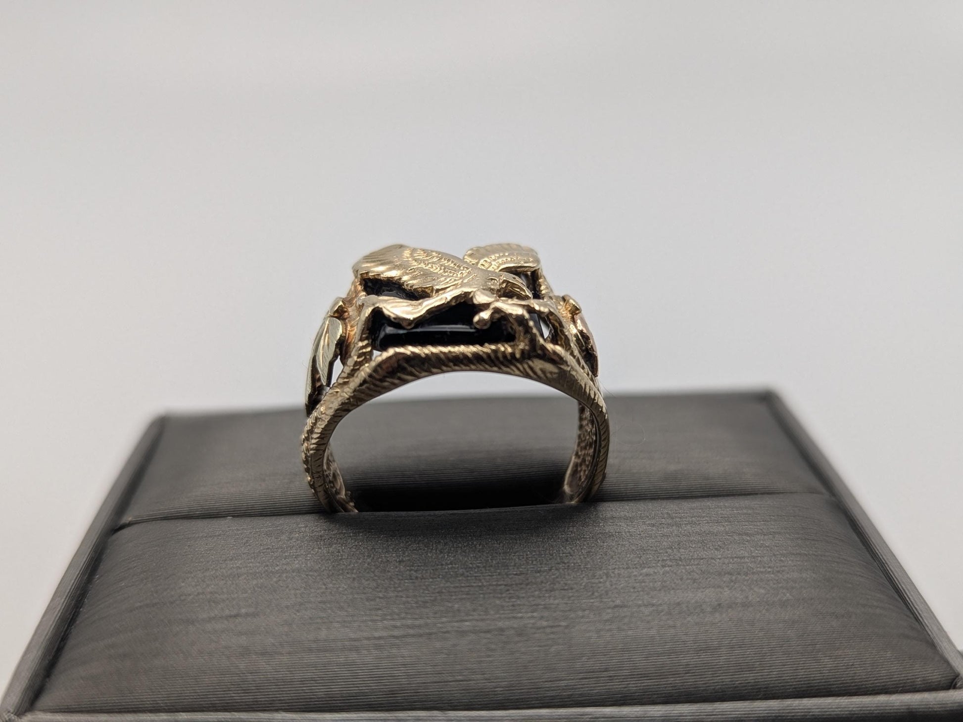 10k 12k Black Hills Gold Heavy 7.1 gr Onyx Gold Flying Eagle Ring Mens Signet Ring