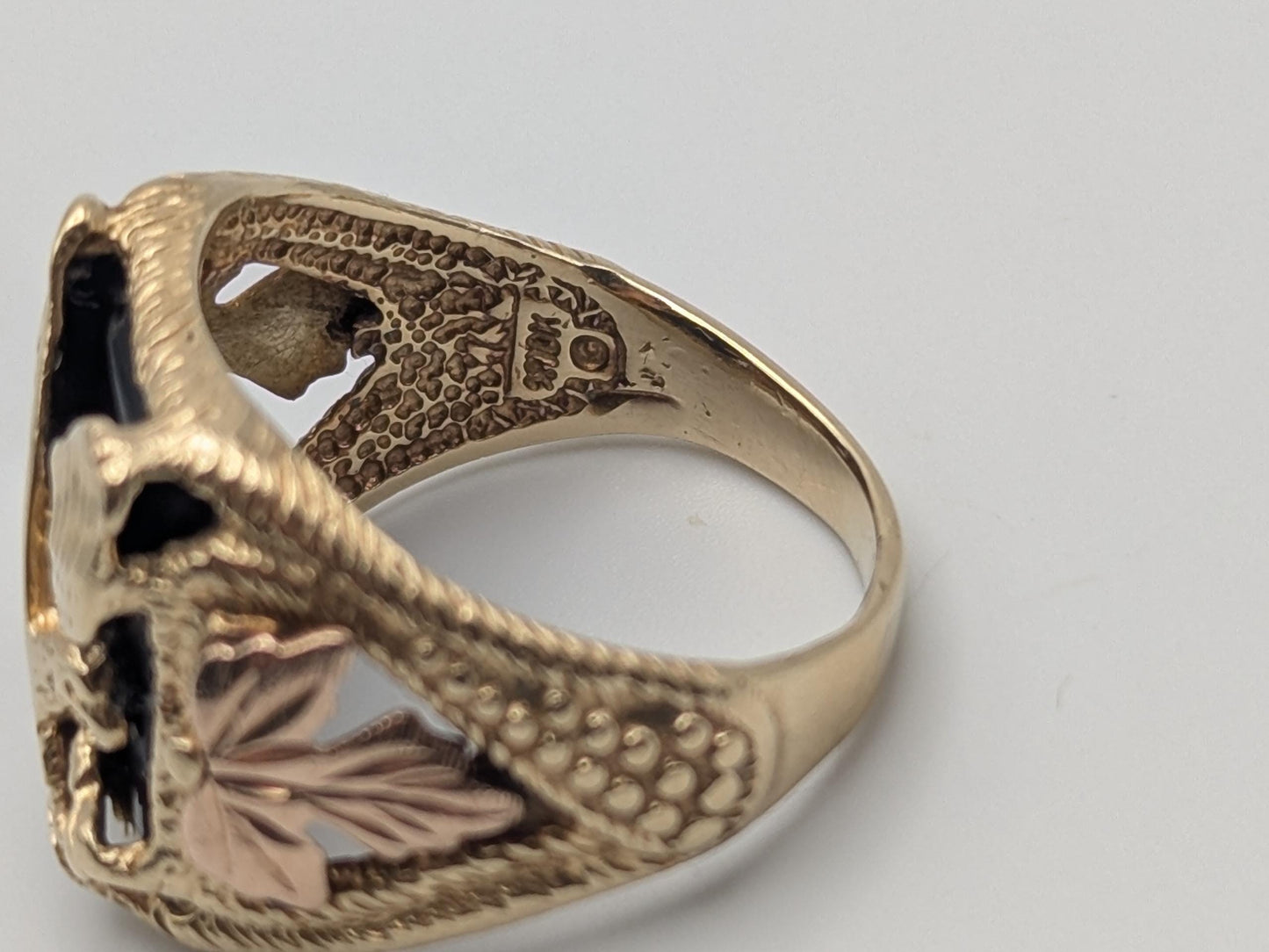 10k 12k Black Hills Gold Heavy 7.1 gr Onyx Gold Flying Eagle Ring Mens Signet Ring