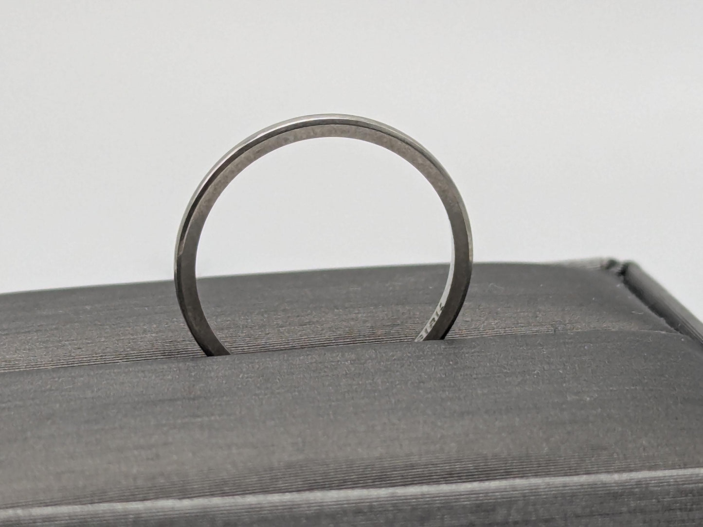 18k White Gold Etched Edge Wedding Ring Anniversary Ring