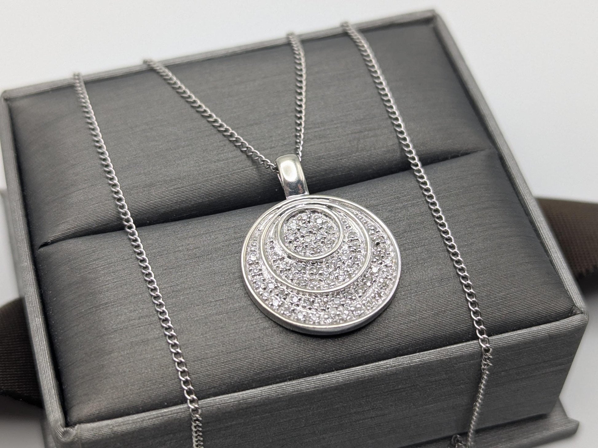 14k White Gold .33ctw Diamond Endless Circle Love Infinity Eternity Necklace 18" Cable Chain Round Cut