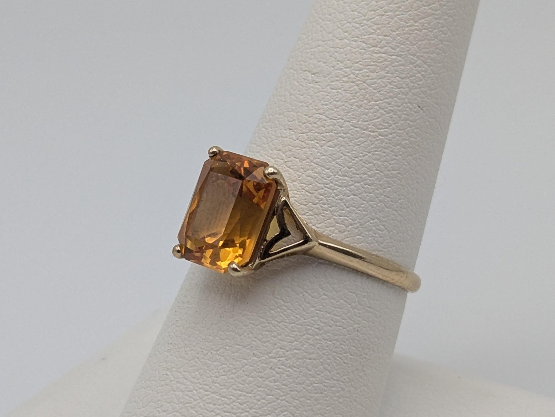 10k Yellow Gold Orange Emerald Cut Sapphire Gold Vintage Ring. Amber Colored Sapphire Band