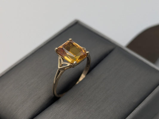 10k Yellow Gold Orange Emerald Cut Sapphire Gold Vintage Ring. Amber Colored Sapphire Band