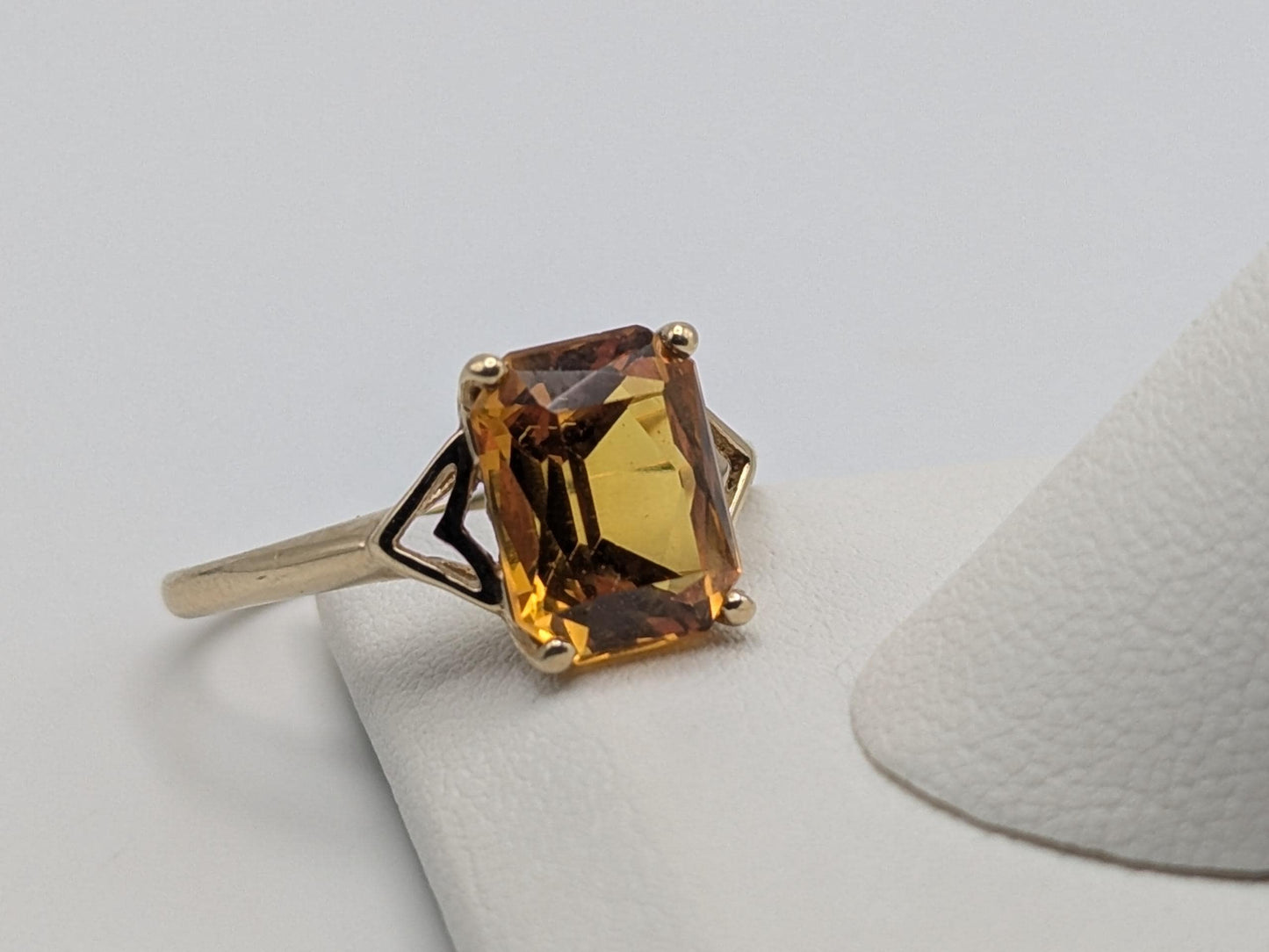 10k Yellow Gold Orange Emerald Cut Sapphire Gold Vintage Ring. Amber Colored Sapphire Band