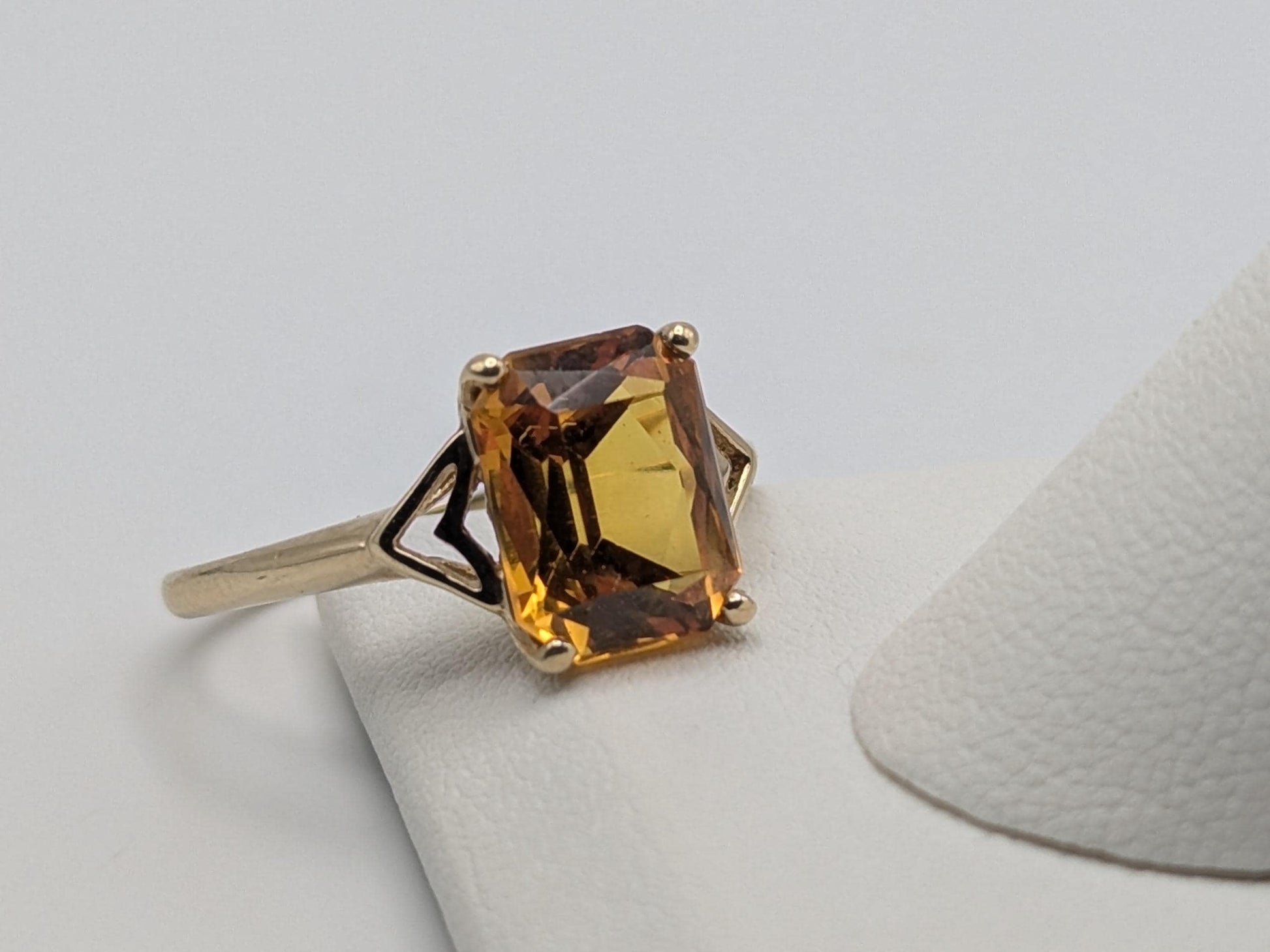 10k Yellow Gold Orange Emerald Cut Sapphire Gold Vintage Ring. Amber Colored Sapphire Band