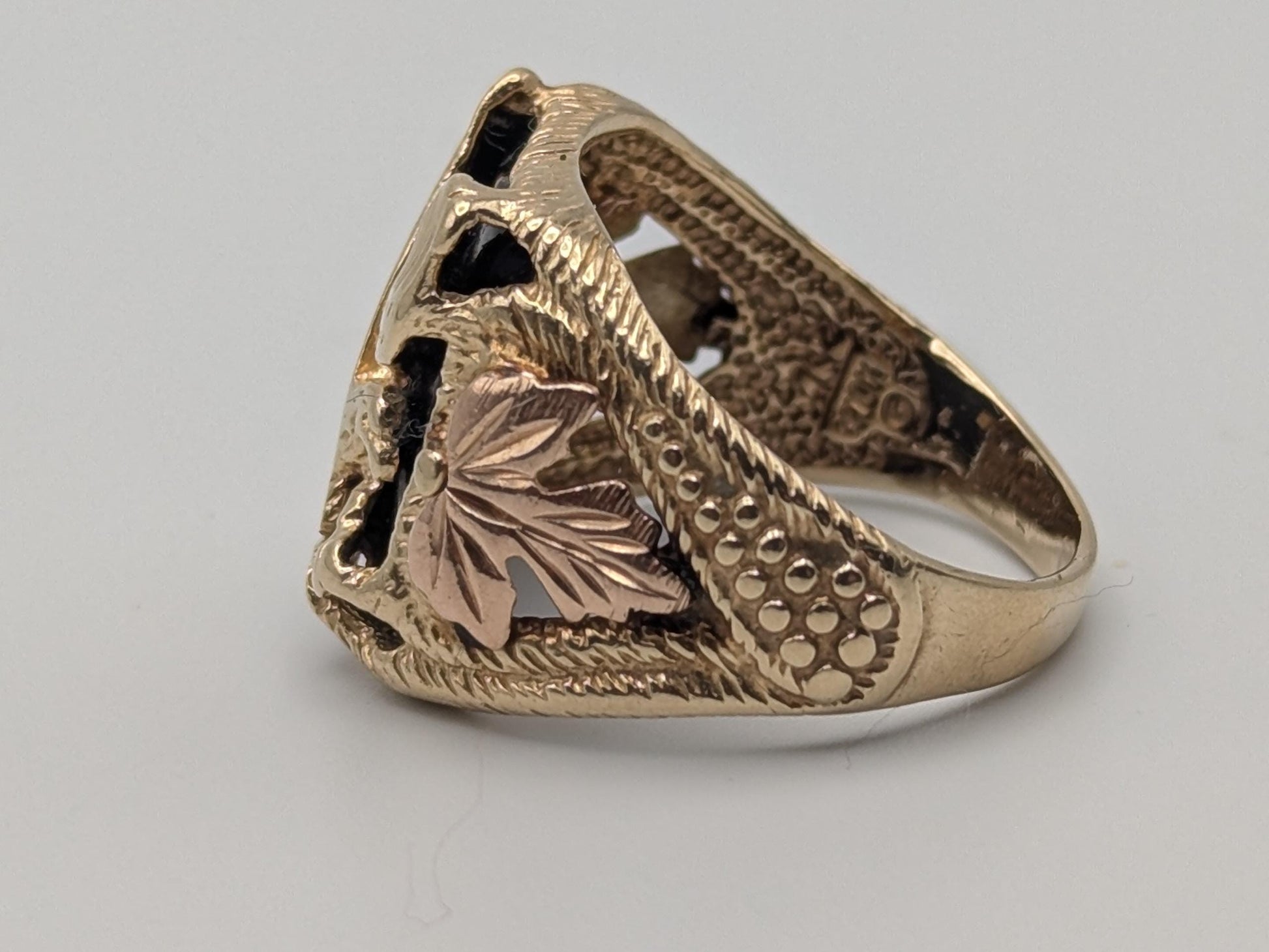 10k 12k Black Hills Gold Heavy 7.1 gr Onyx Gold Flying Eagle Ring Mens Signet Ring