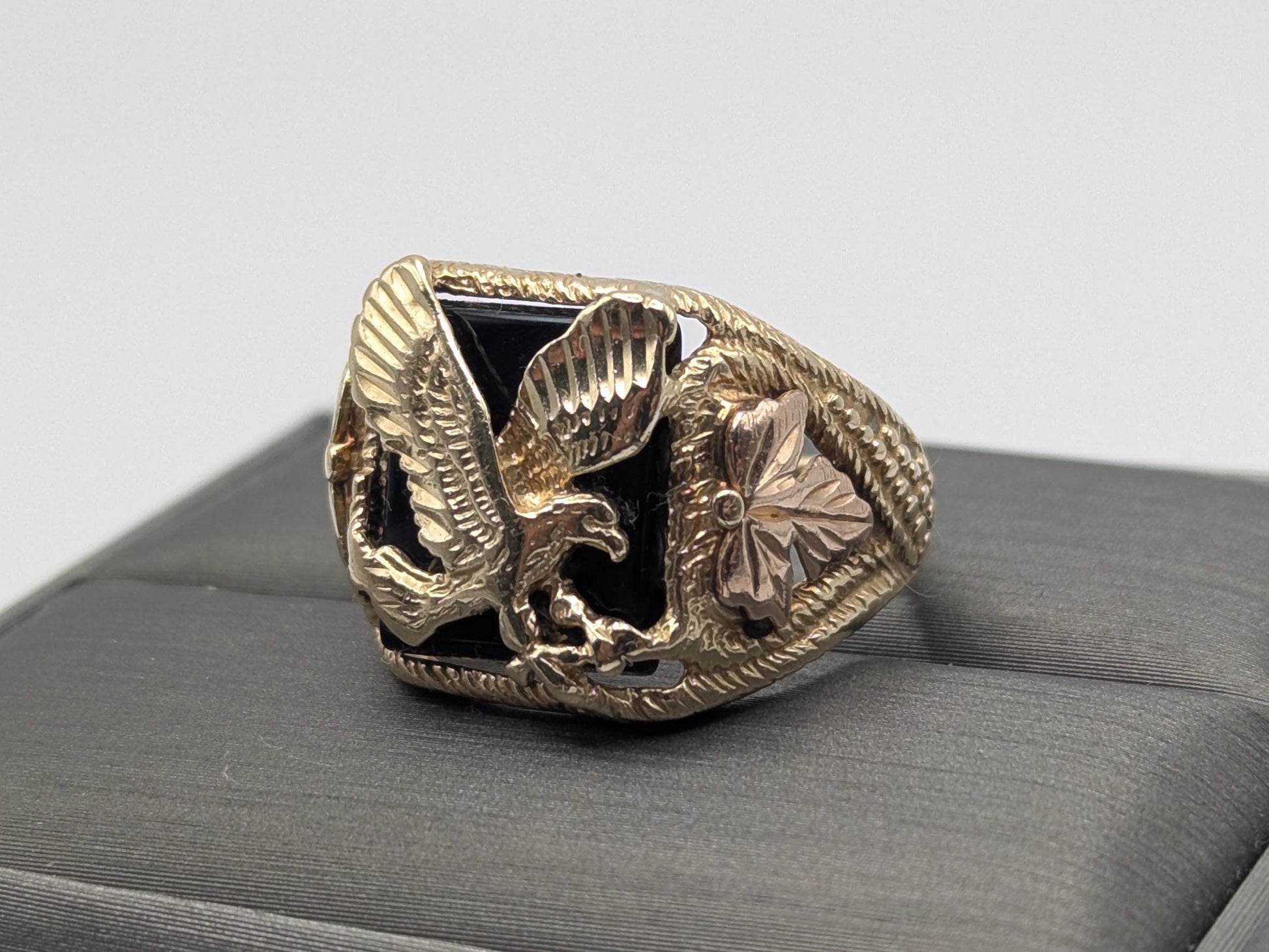 10k 12k Black Hills Gold Heavy 7.1 gr Onyx Gold Flying Eagle Ring Mens Signet Ring