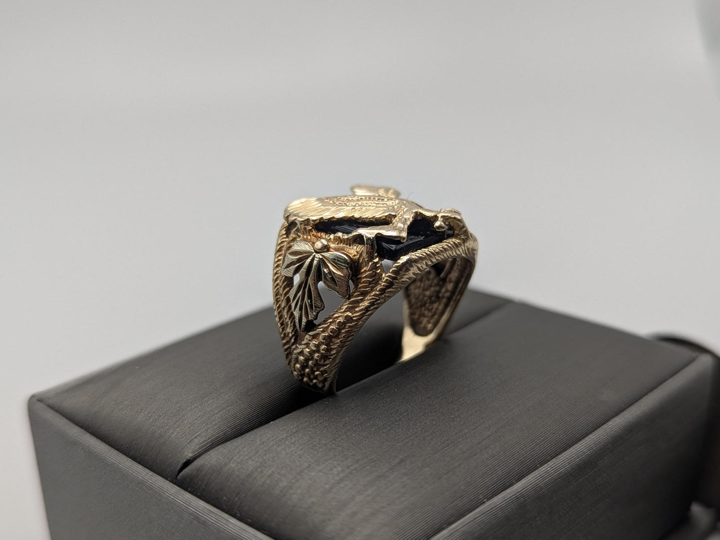 10k 12k Black Hills Gold Heavy 7.1 gr Onyx Gold Flying Eagle Ring Mens Signet Ring
