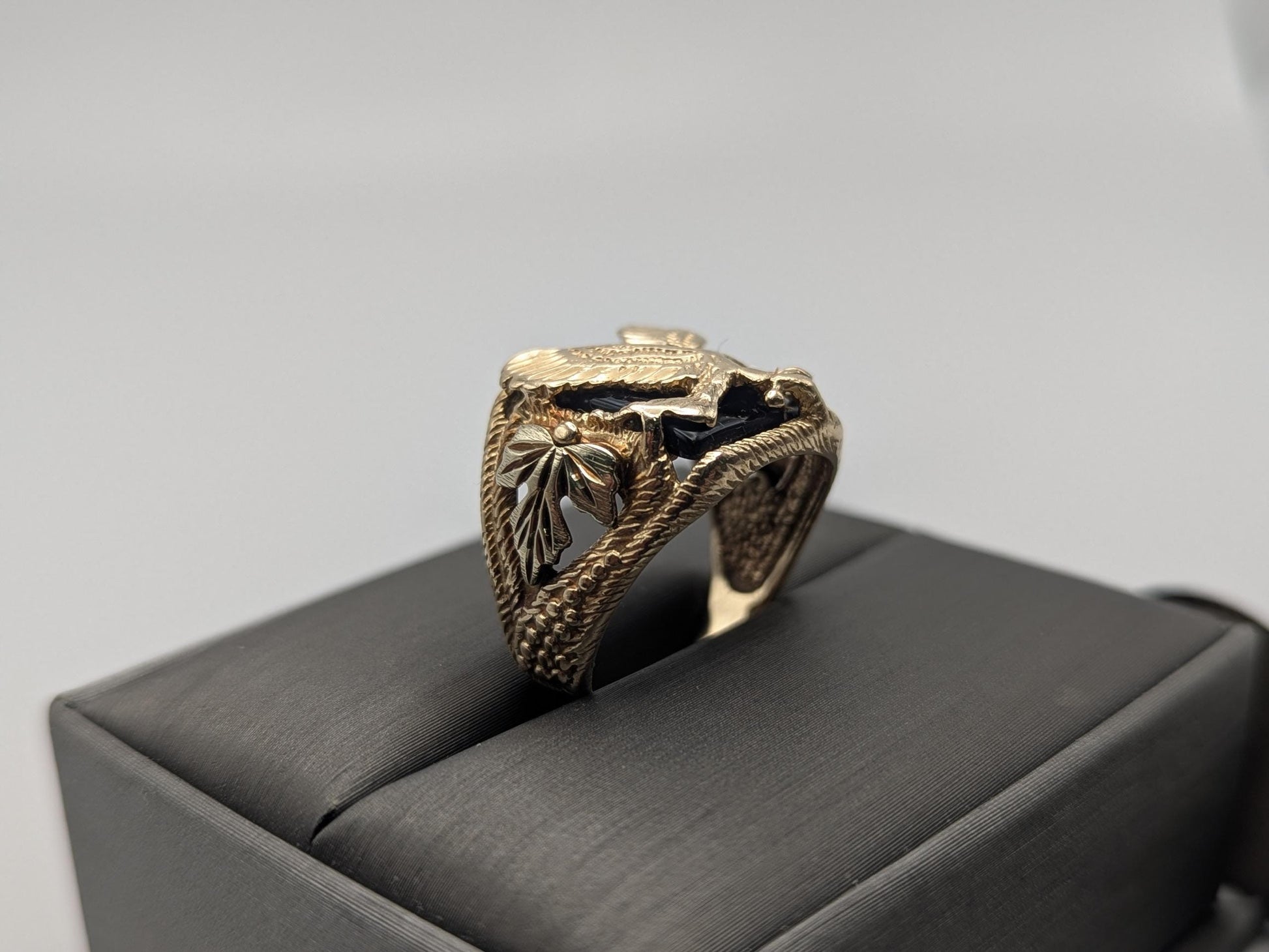 10k 12k Black Hills Gold Heavy 7.1 gr Onyx Gold Flying Eagle Ring Mens Signet Ring