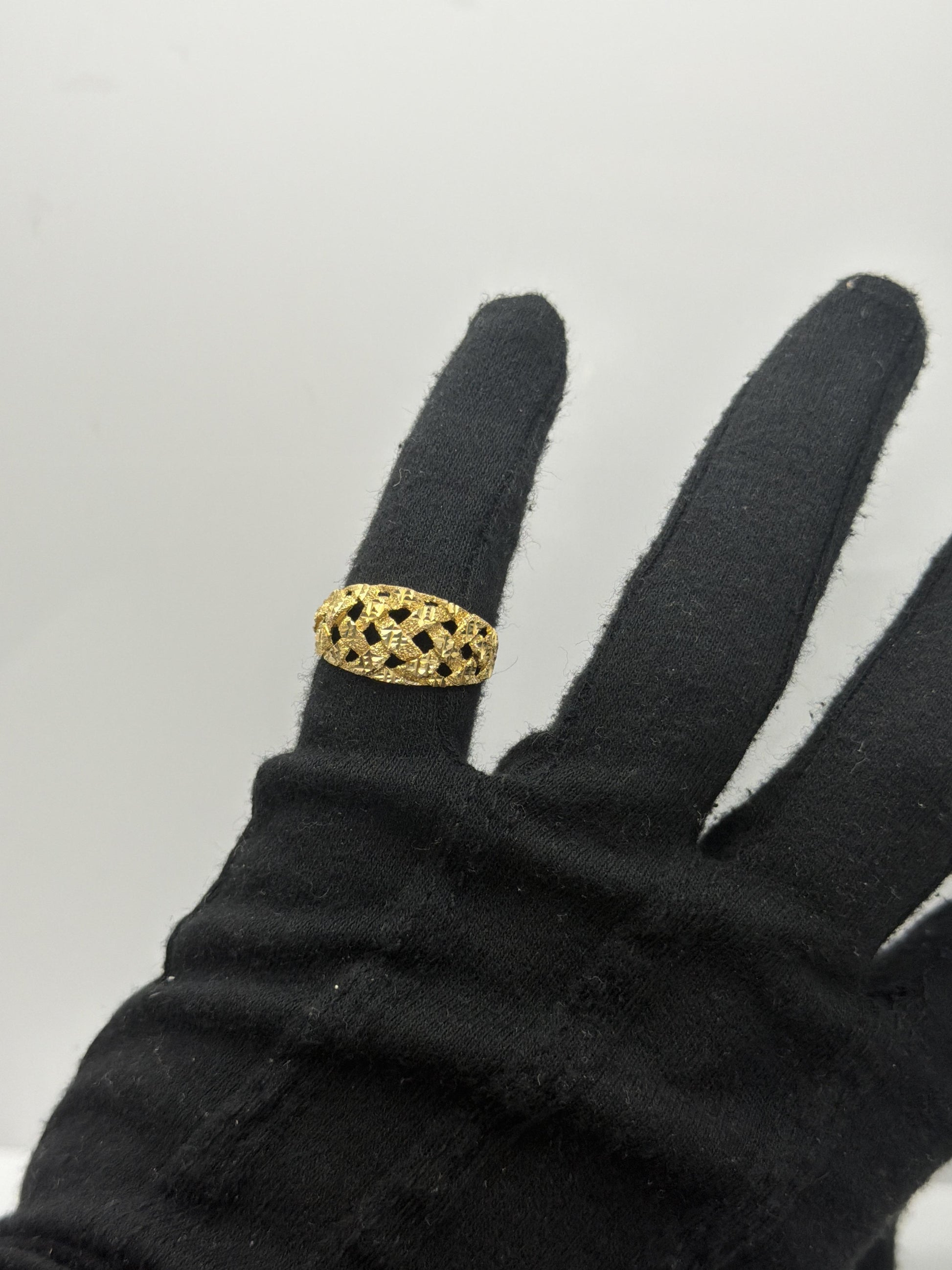 10k Yellow Gold Vintage Weave Band. Open Lattice Nugget Diamond Cut Ring.
