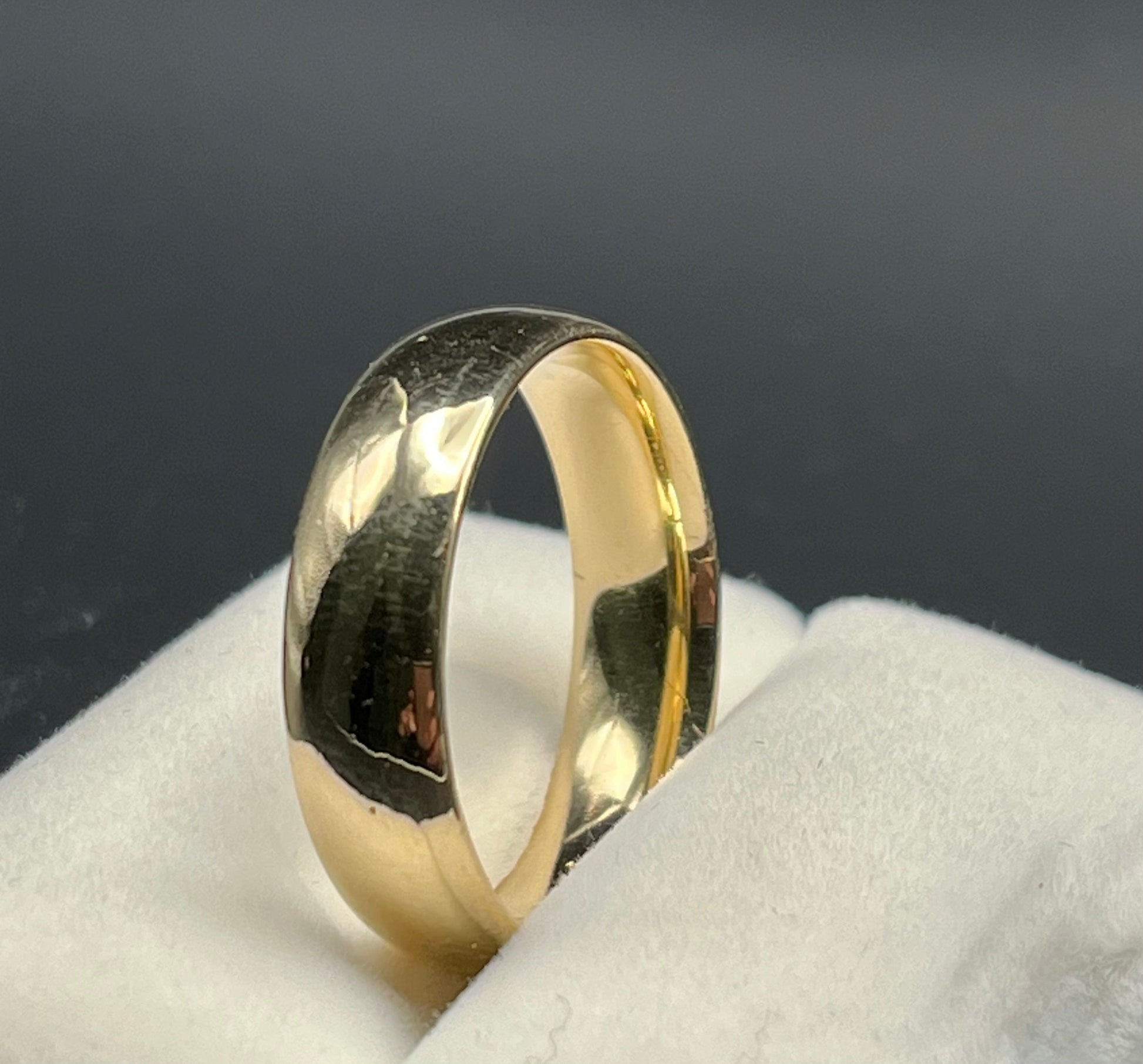 14k Antique Cigar Band. 14k Yellow Gold Wide band. 14k Antique Wide Cigar ring. Large size 12. Heavy 9.6 grams Mens Band 102