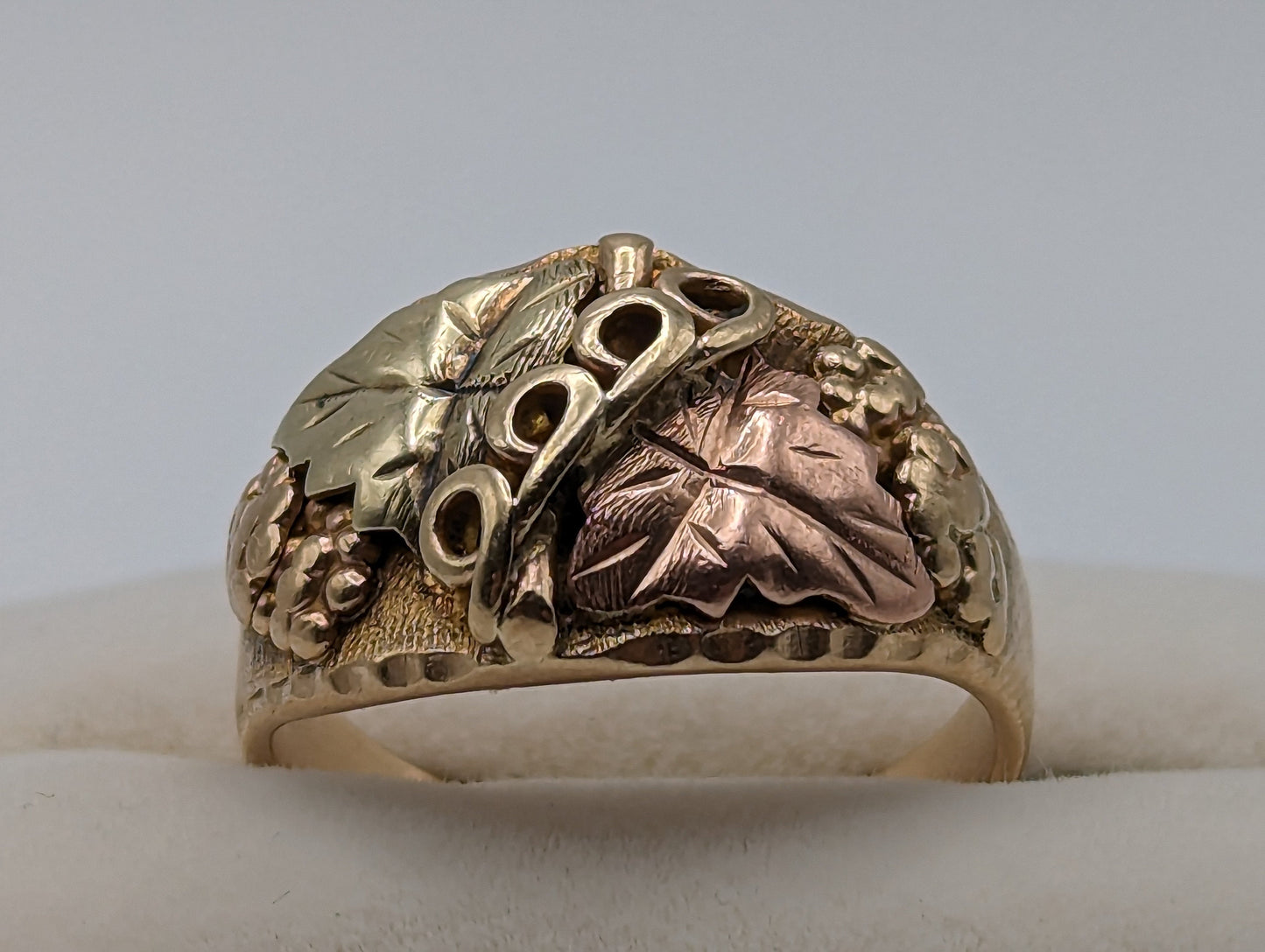 Vintage Very Heavy Black Hills Gold Ring. 10k Multi-tone Gold Black Hills Signet Ring. 10k Black Hill Band. Mens Womens Statement Ring