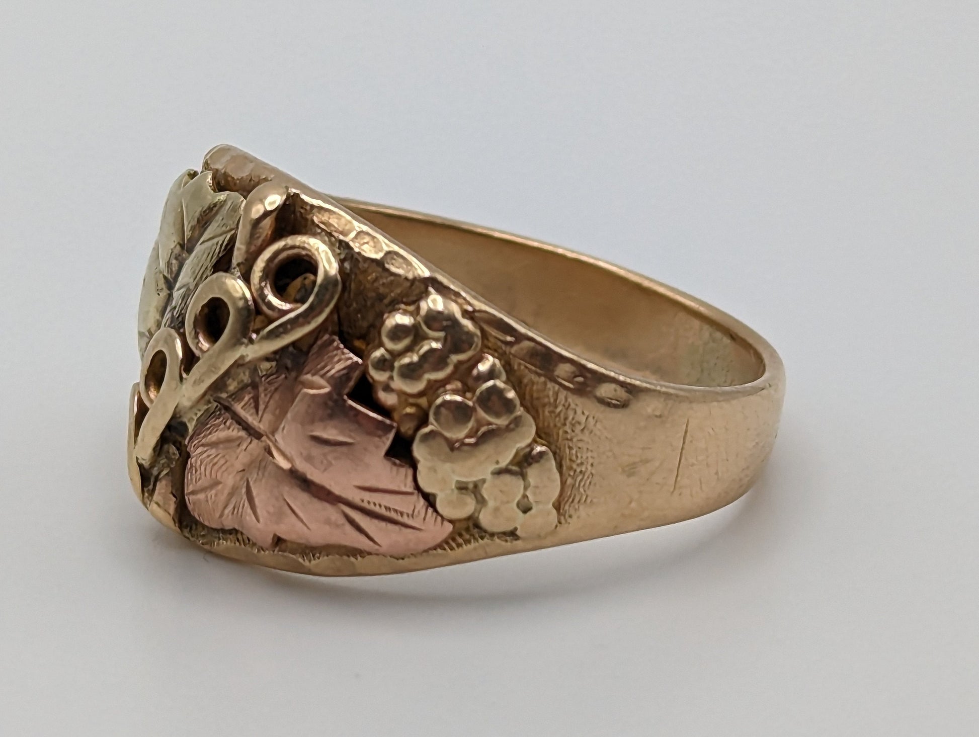 Vintage Very Heavy Black Hills Gold Ring. 10k Multi-tone Gold Black Hills Signet Ring. 10k Black Hill Band. Mens Womens Statement Ring