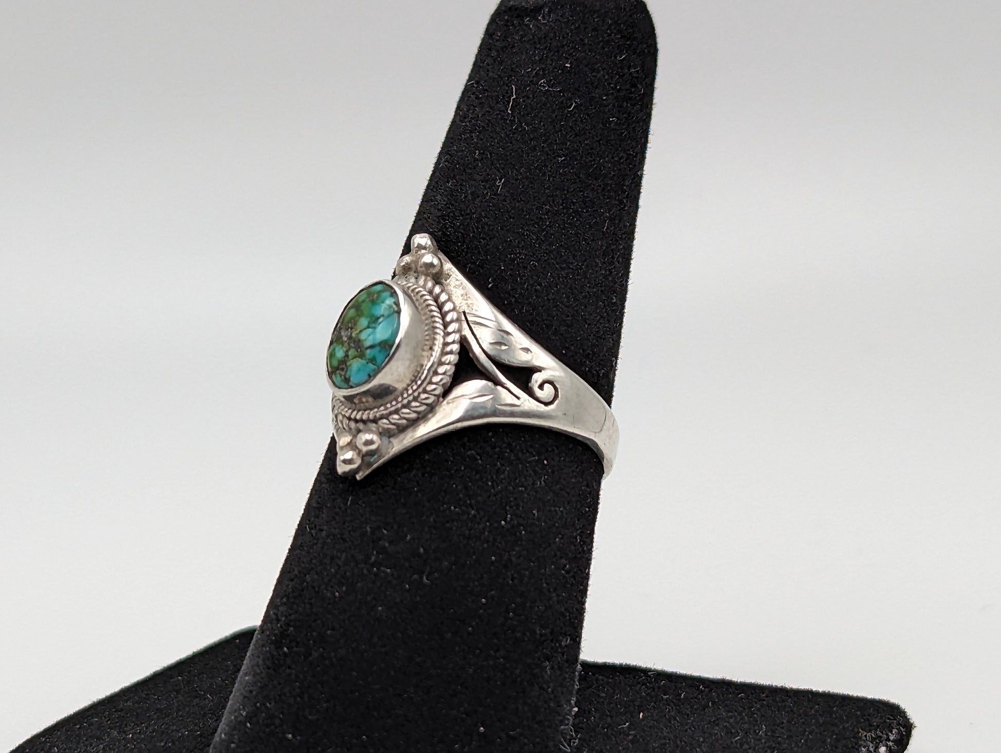 Sterling Silver Natural Raw Turquoise Ring.Vintage Sterling Silver Oval Turquoise Ring. Sterling Silver Boho Raw Turquoise Handmade Band.