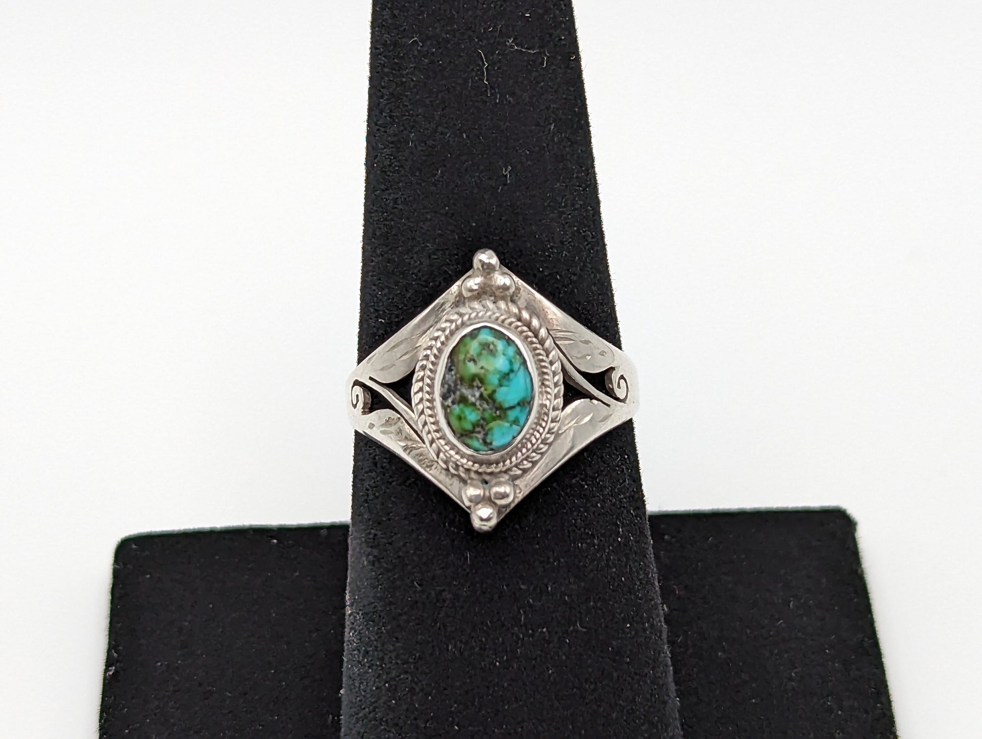 Sterling Silver Natural Raw Turquoise Ring.Vintage Sterling Silver Oval Turquoise Ring. Sterling Silver Boho Raw Turquoise Handmade Band.