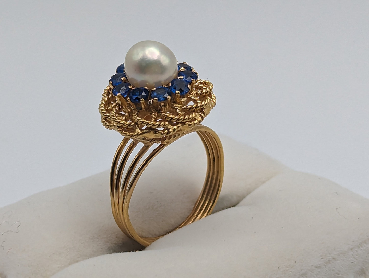 Vintage Blue Spinal 18k Flower Pear Ring. 18k Halo Setting Pearl Flower Ring. Vintage Blue Spinal 18k Flower Band. Pearl Flower Ring 18k